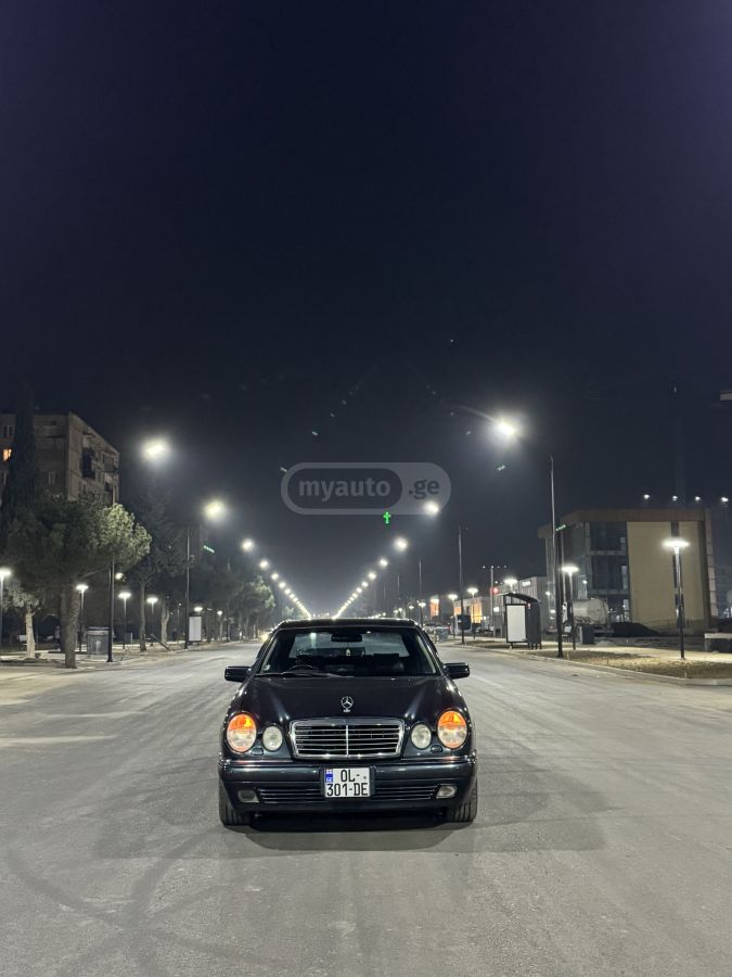 Mercedes-Benz E 320 1999 — photo 2