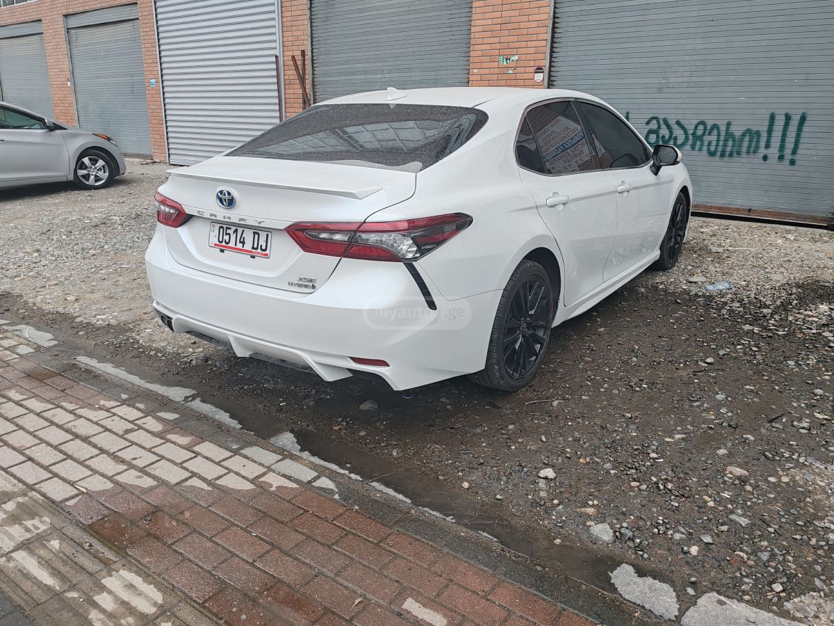 Toyota Camry 2022 — photo 2