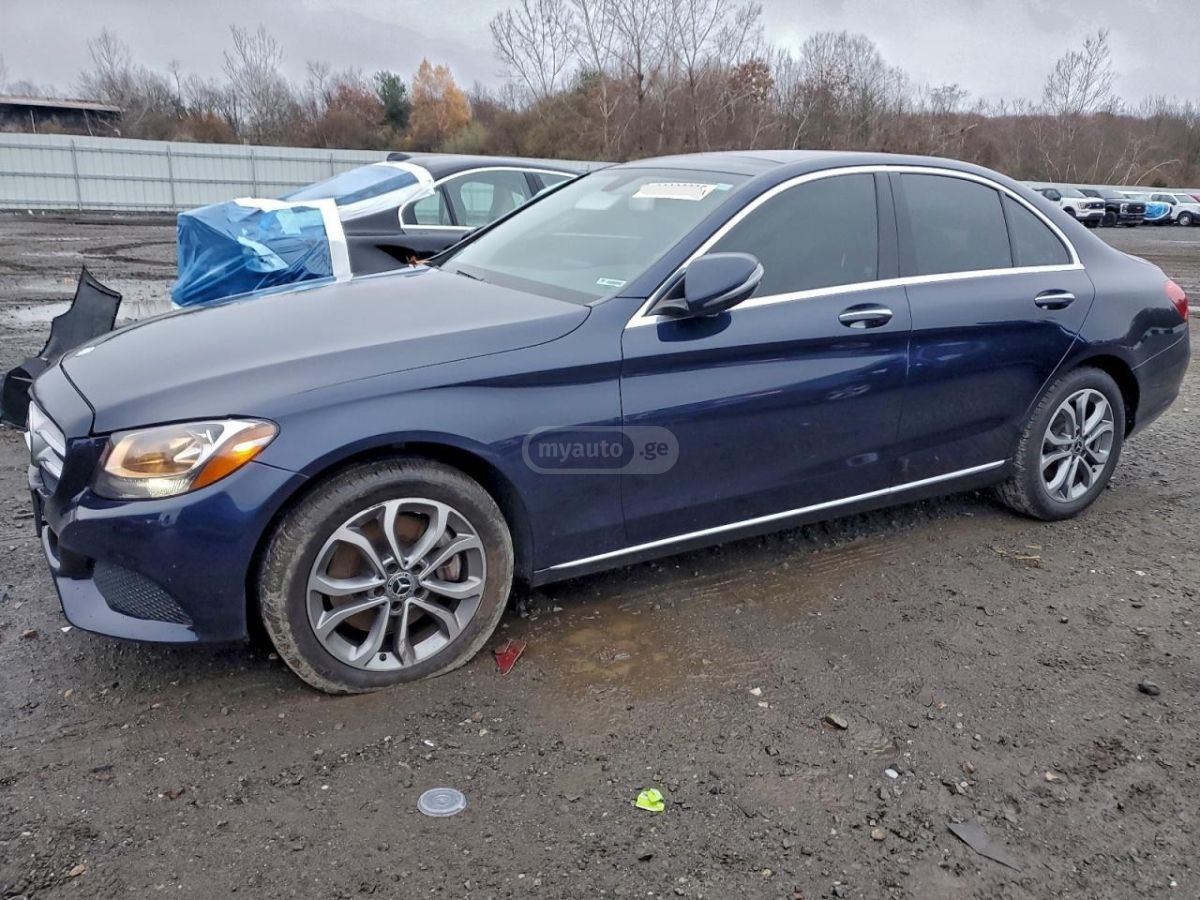 Mercedes-Benz C 300 2017 — photo 2