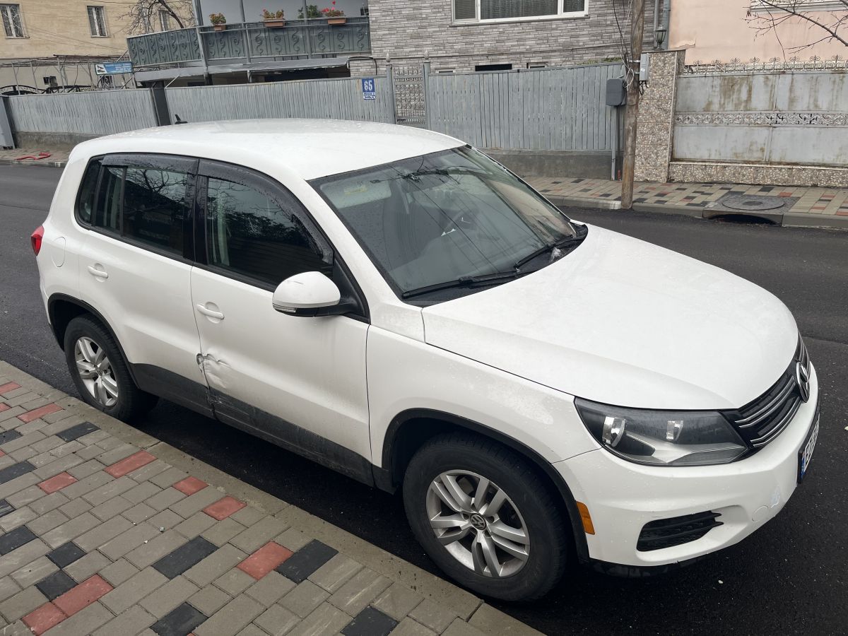 Volkswagen Tiguan 2012 — photo 2
