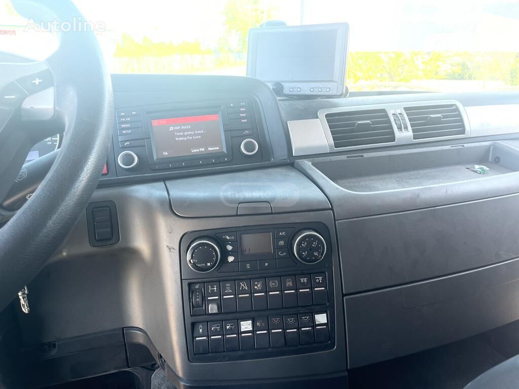 Isuzu TGS 2017 — photo 2
