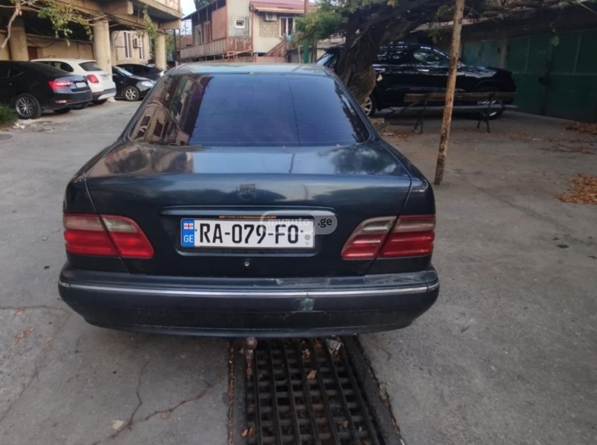 Mercedes-Benz E 240 2000 — photo 2