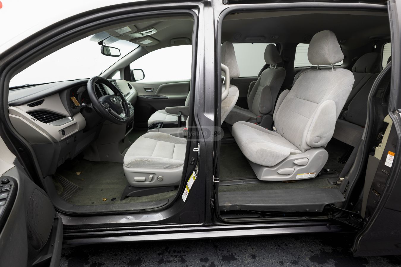 Toyota Sienna 2015 — photo 2