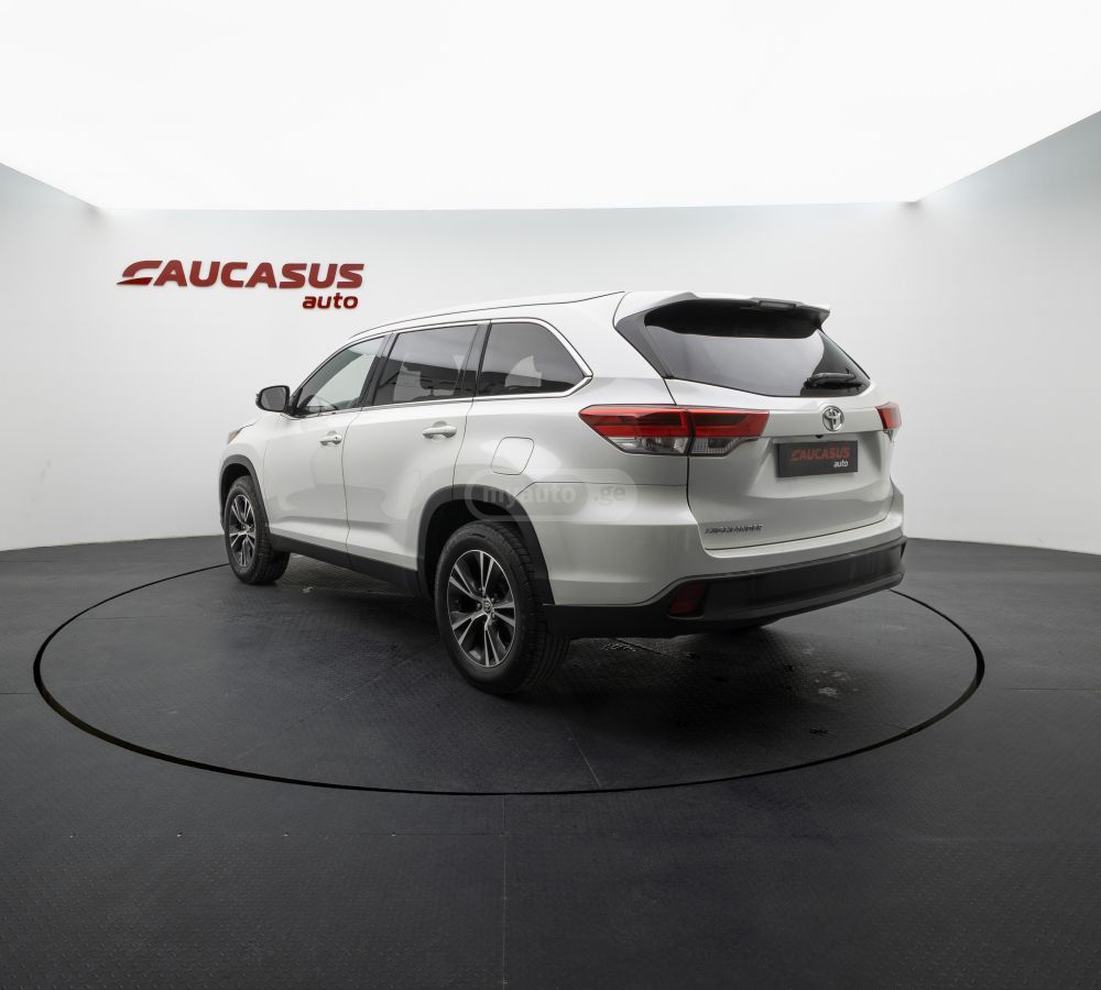 Toyota Highlander 2019 — photo 2