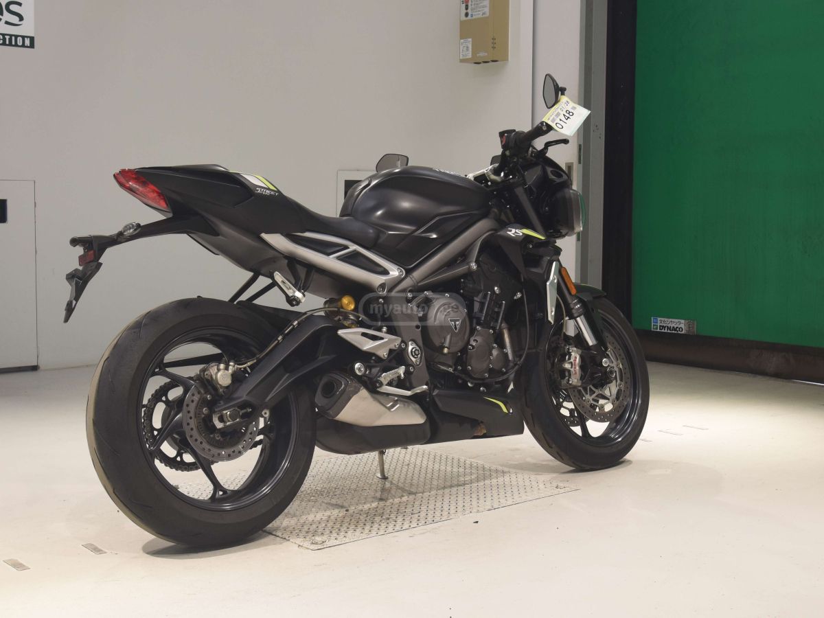 Triumph Street Triple 2022 — photo 2