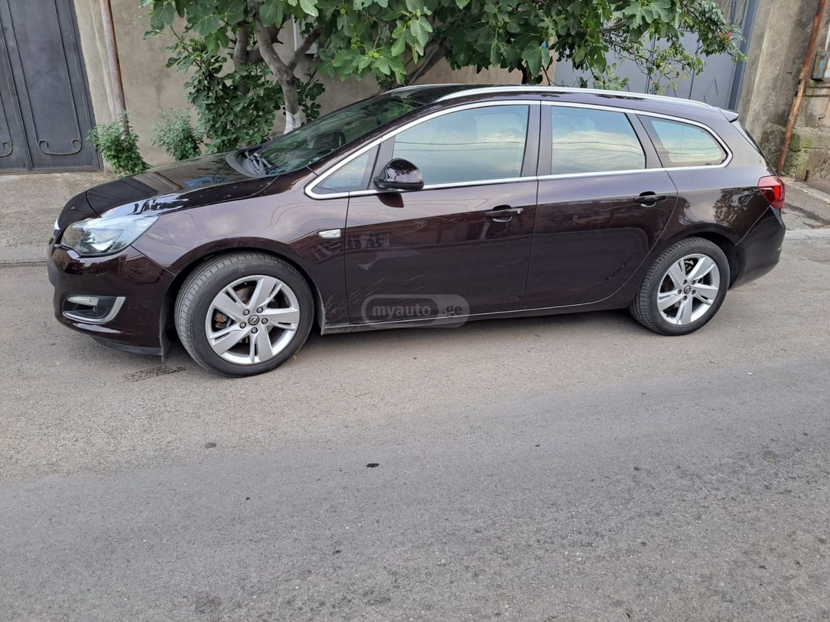 Opel Astra 2013 — photo 2