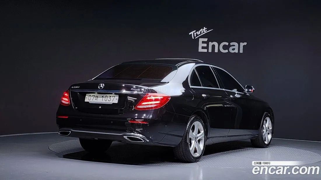 Mercedes-Benz E 63 AMG 2017 — photo 2