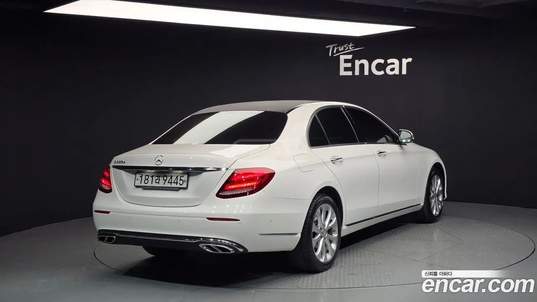 Mercedes-Benz E 63 AMG 2017 — photo 2