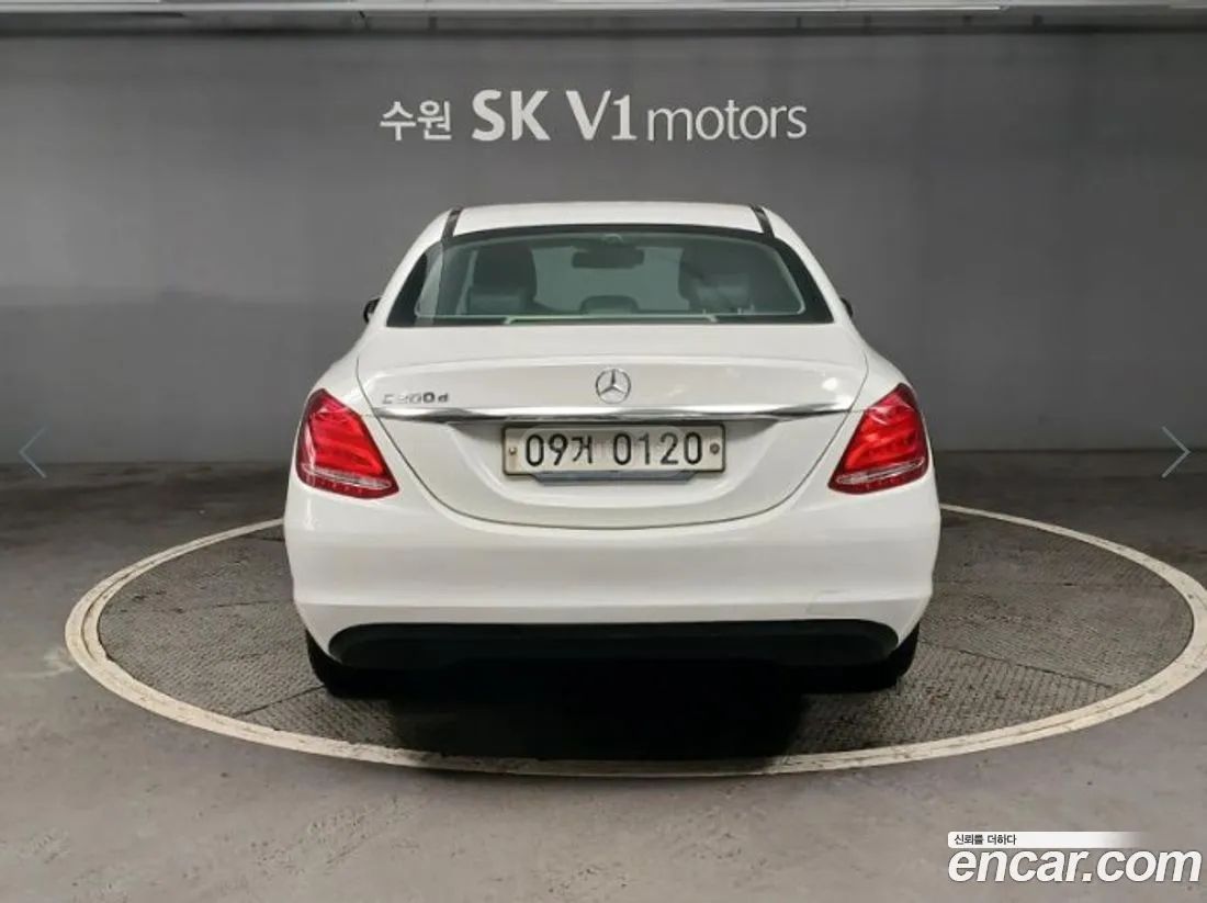 Mercedes-Benz C 63 AMG 2017 — photo 2