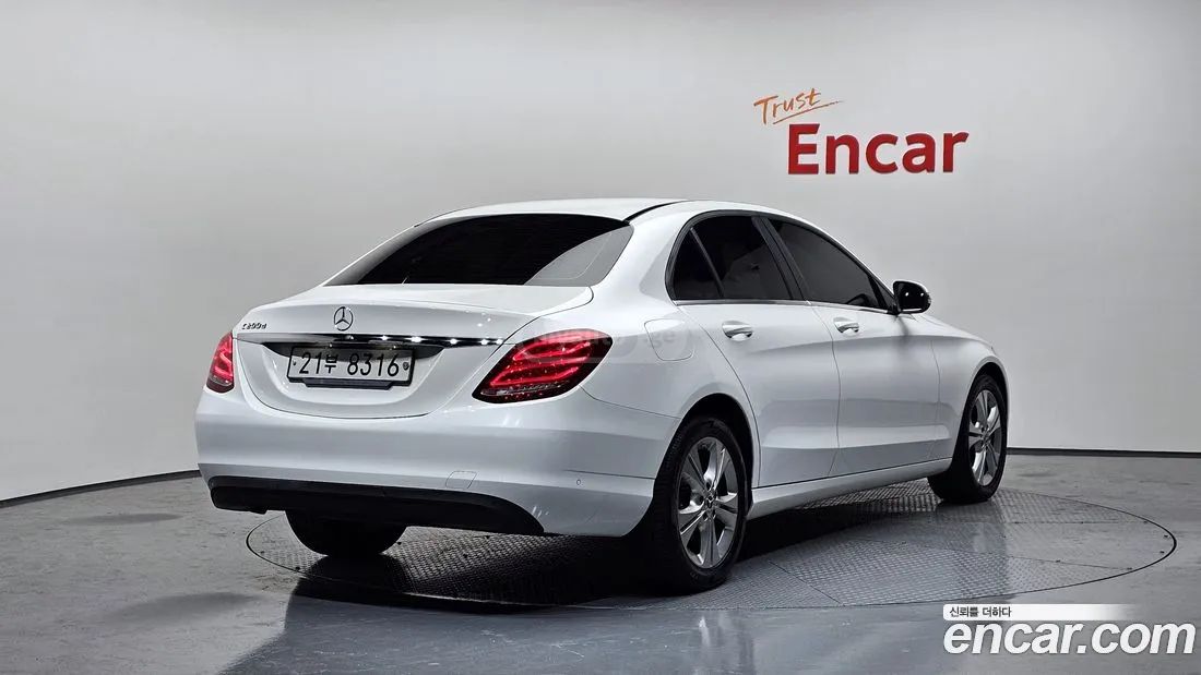 Mercedes-Benz C 63 AMG 2017 — photo 2