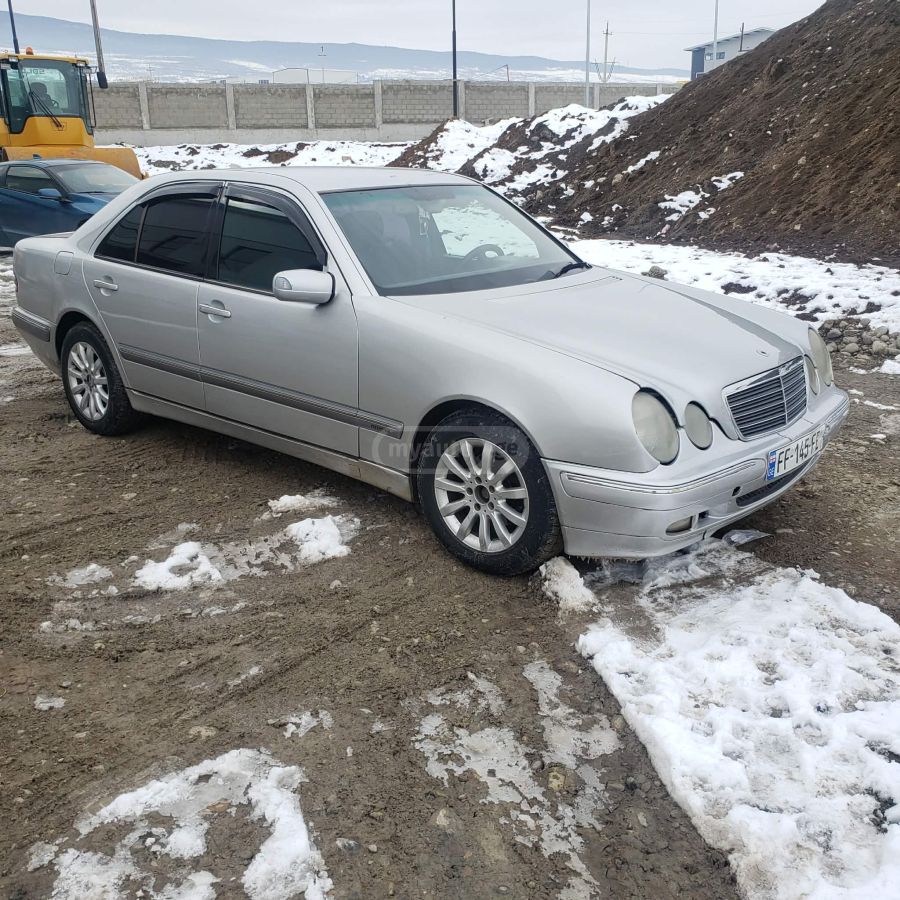 Mercedes-Benz E 220
