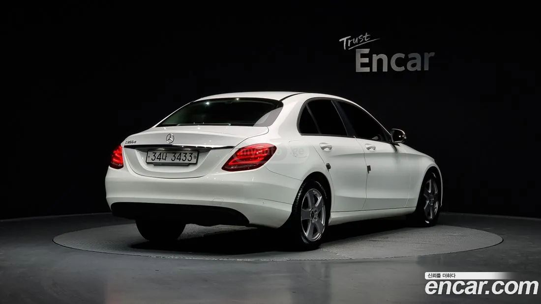 Mercedes-Benz C 63 AMG 2018 — photo 2