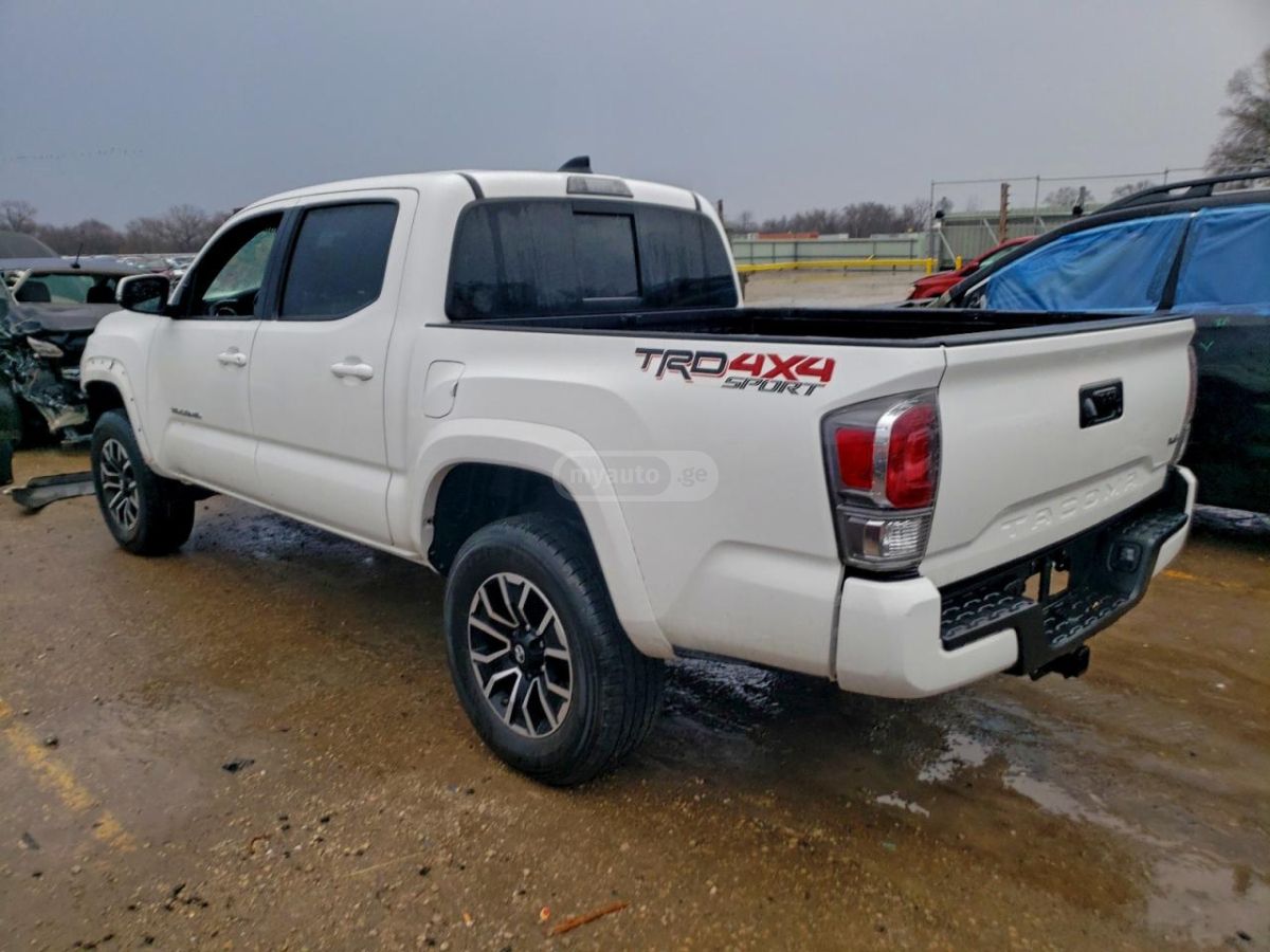 Toyota Tacoma 2020 — photo 2