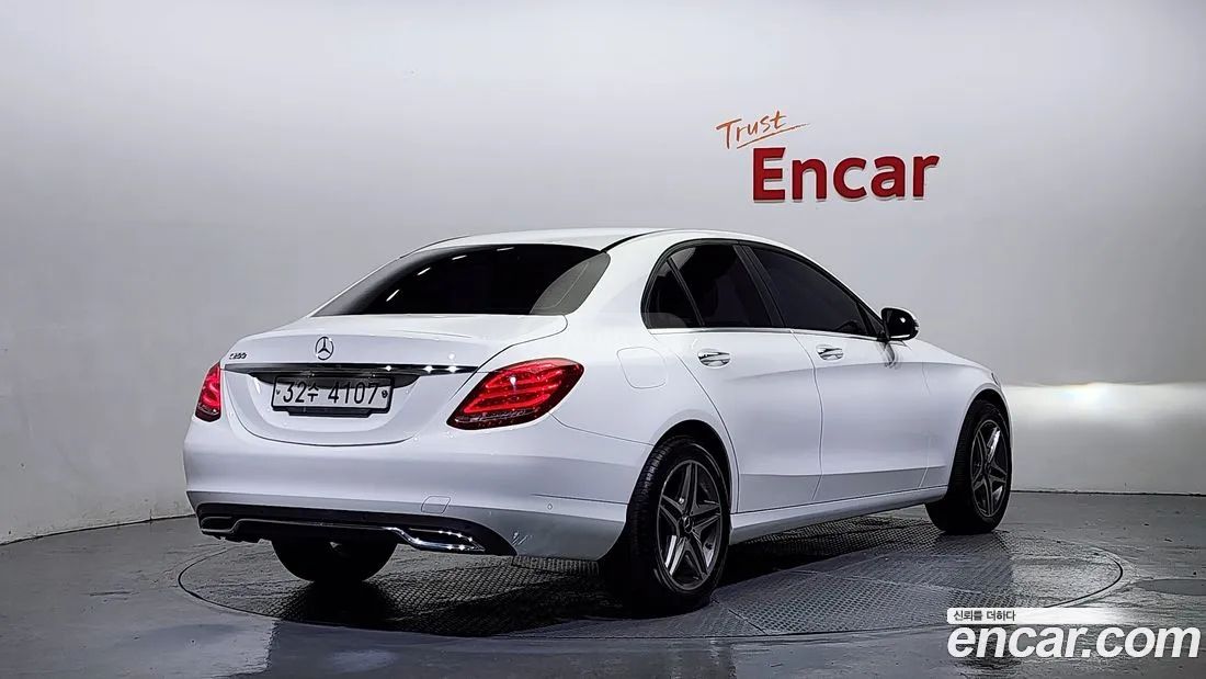 Mercedes-Benz C 63 AMG 2017 — photo 2
