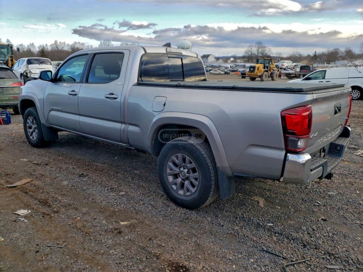 Toyota Tacoma 2019 — photo 2