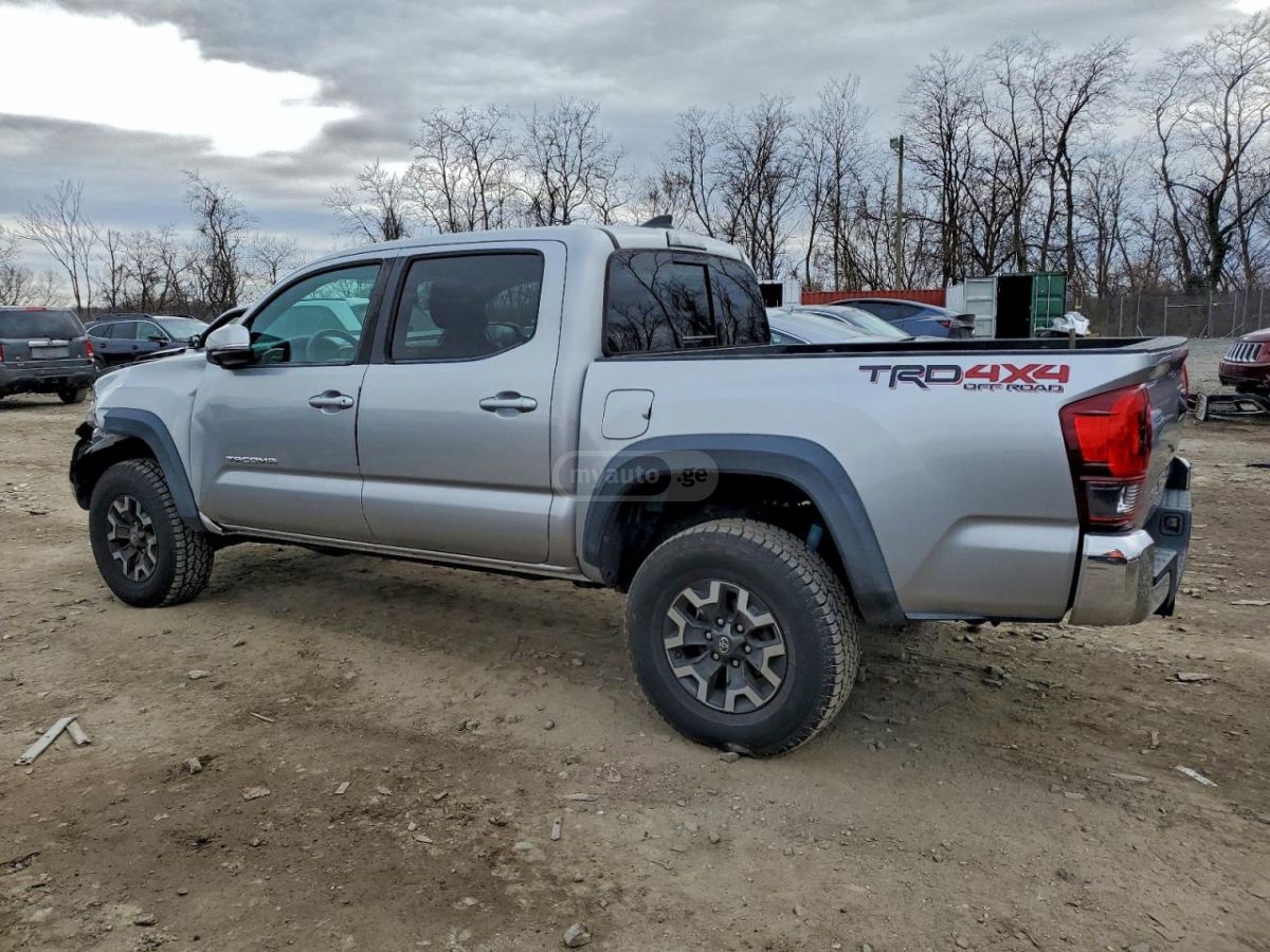 Toyota Tacoma 2019 — photo 2