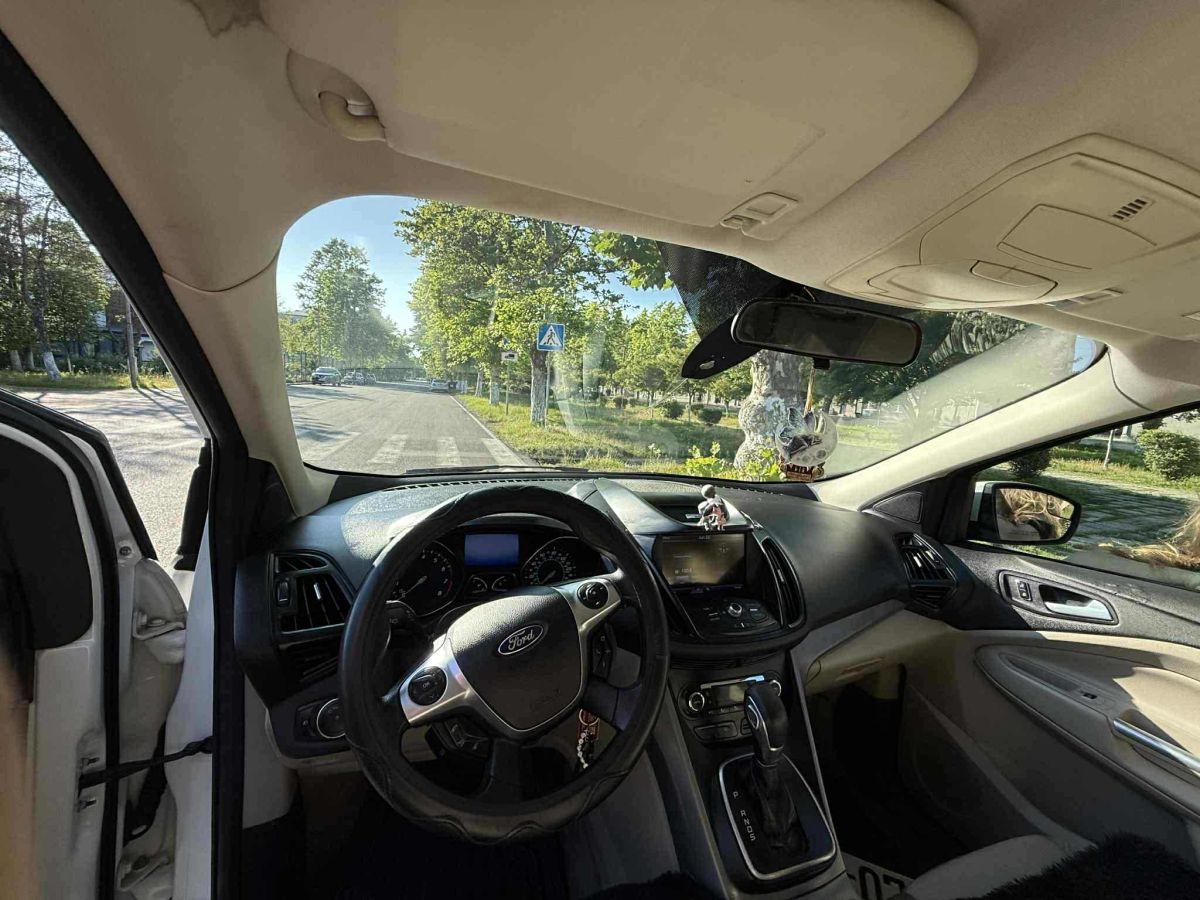 Ford Escape 2013 — photo 2