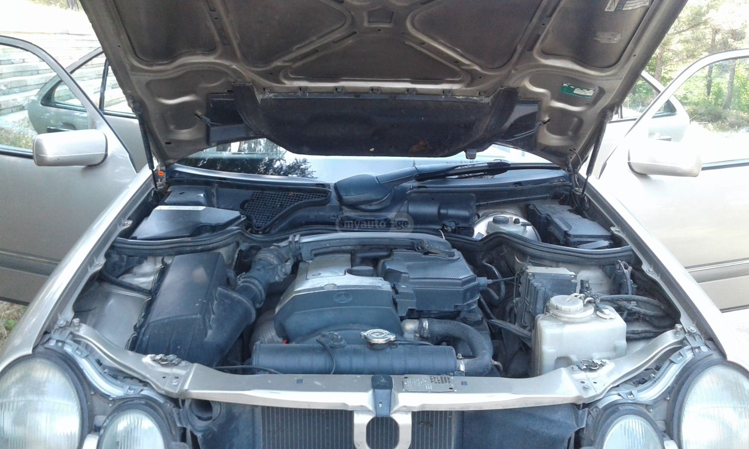 Mercedes-Benz E 230 1995 — photo 2
