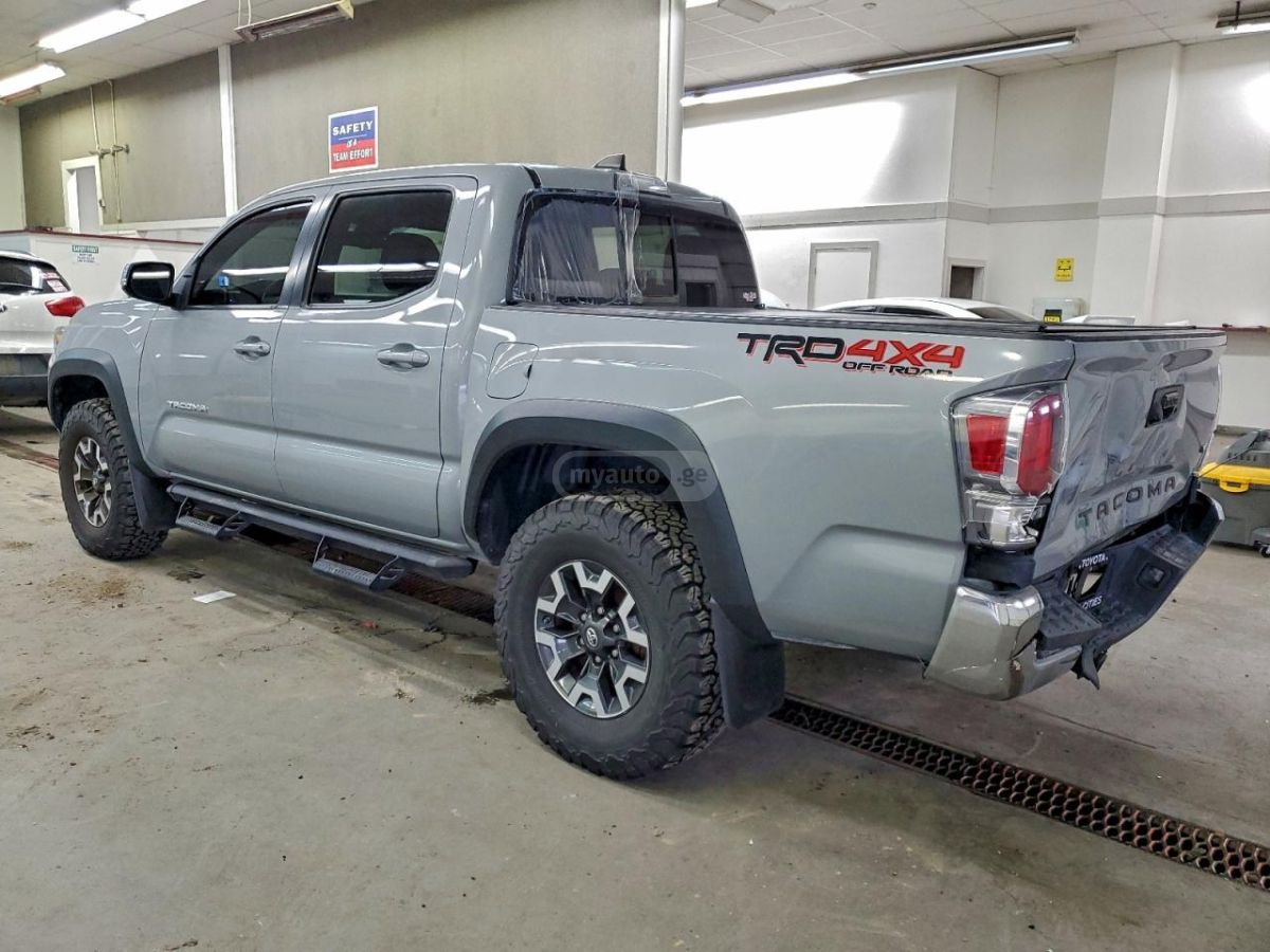 Toyota Tacoma 2020 — photo 2