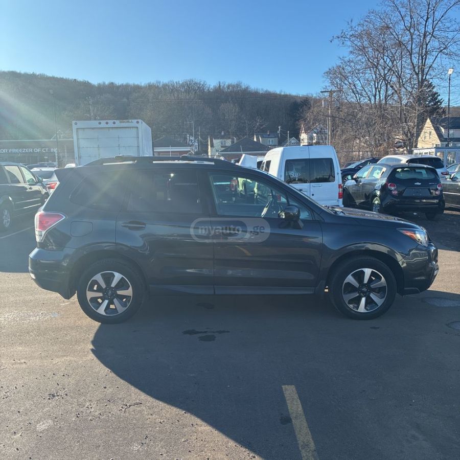 Subaru Forester 2017 — photo 2