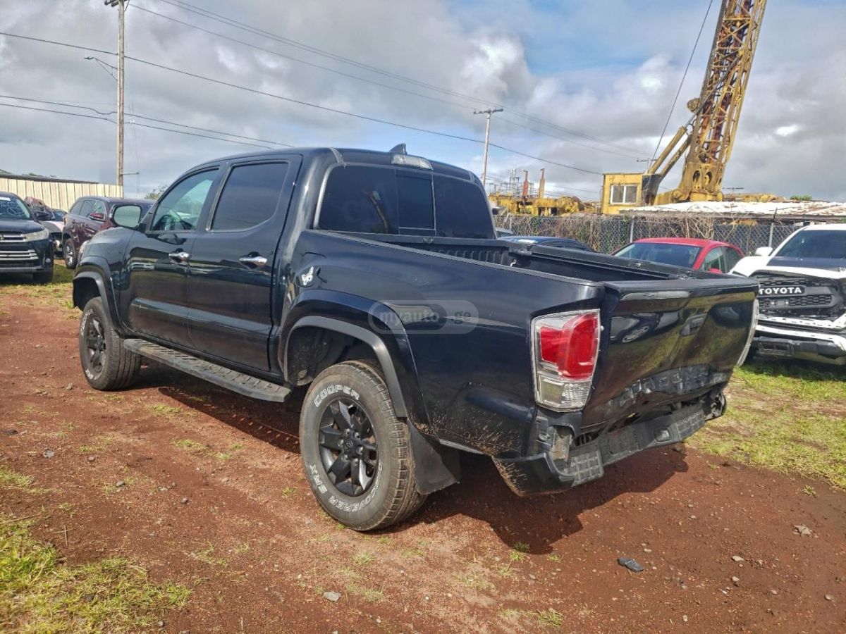 Toyota Tacoma 2018 — photo 2