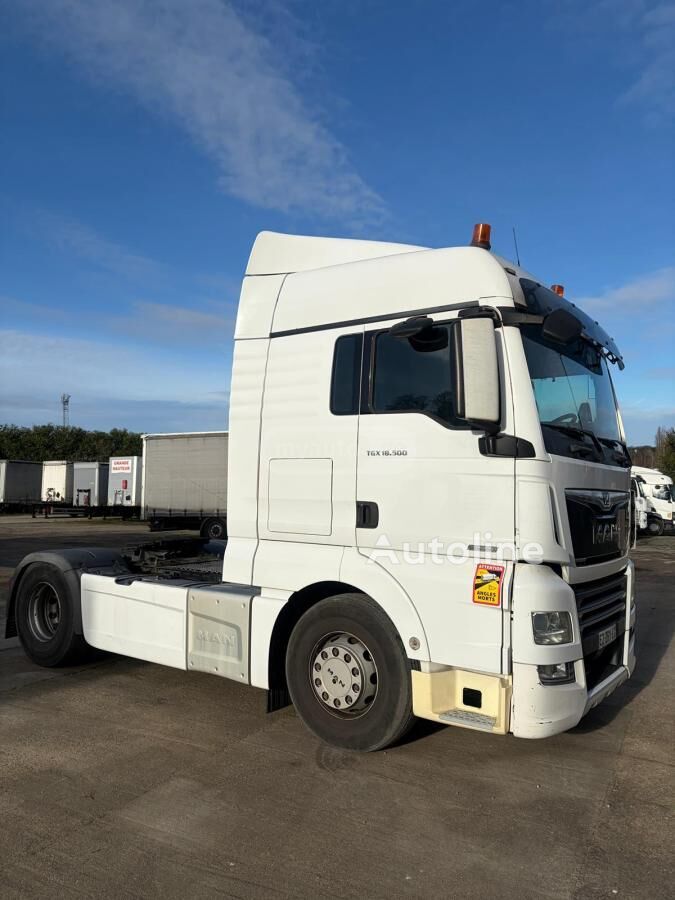 Isuzu TGX 2018 — photo 2