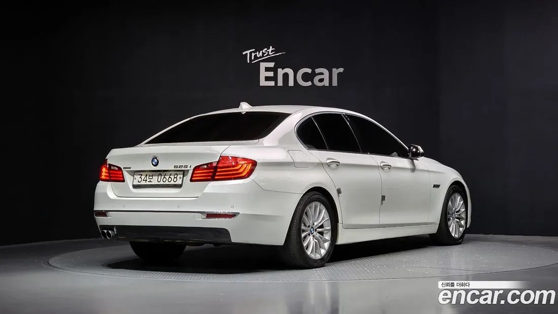 BMW 550 2016 — photo 2