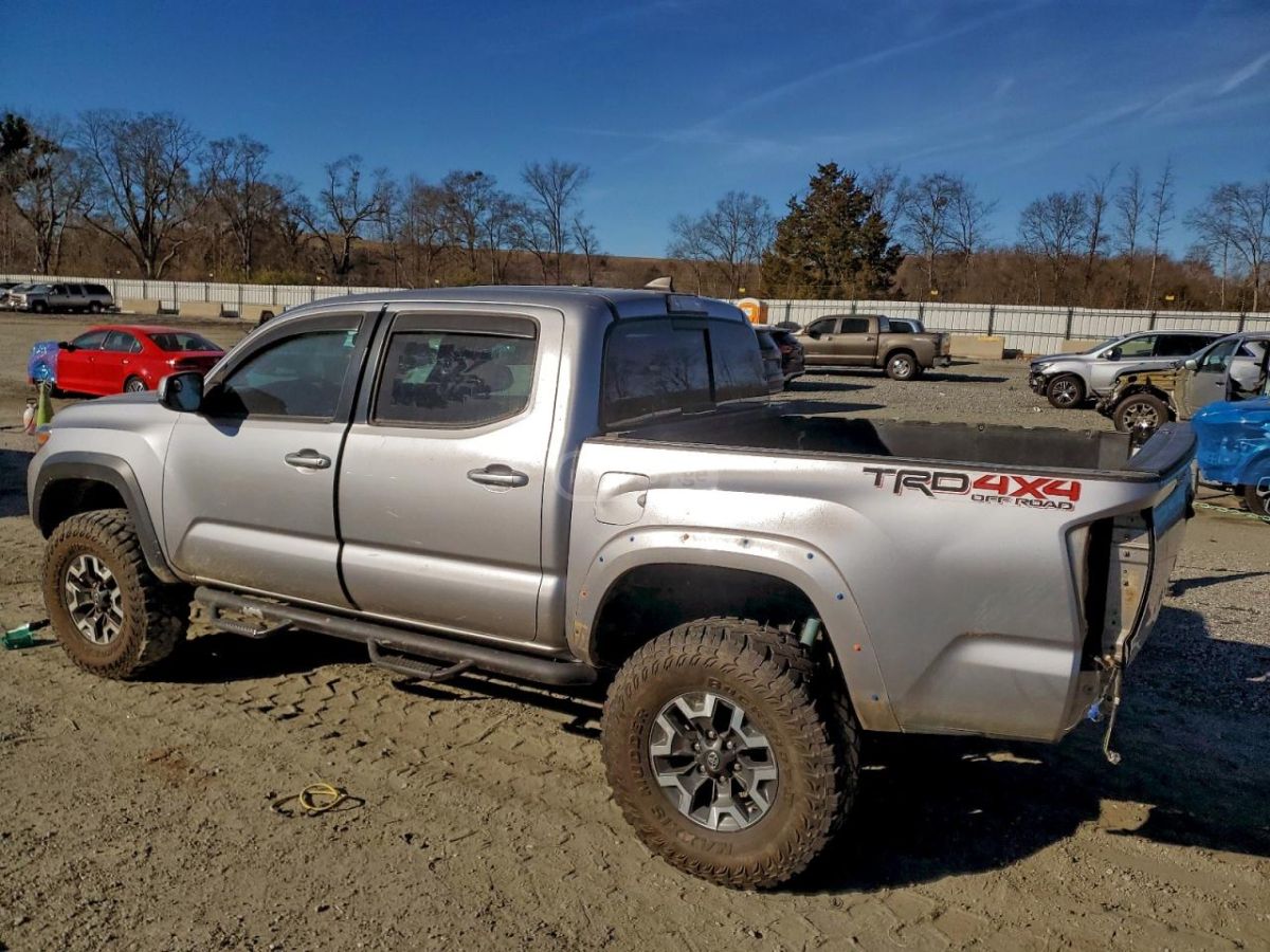 Toyota Tacoma 2018 — photo 2
