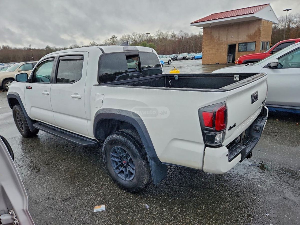Toyota Tacoma 2020 — photo 2