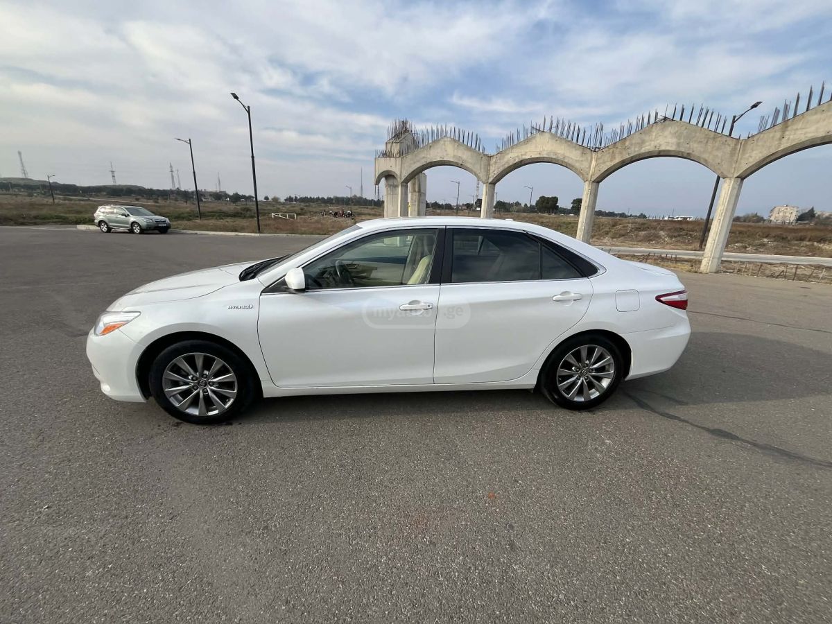 Toyota Camry 2016 — photo 2