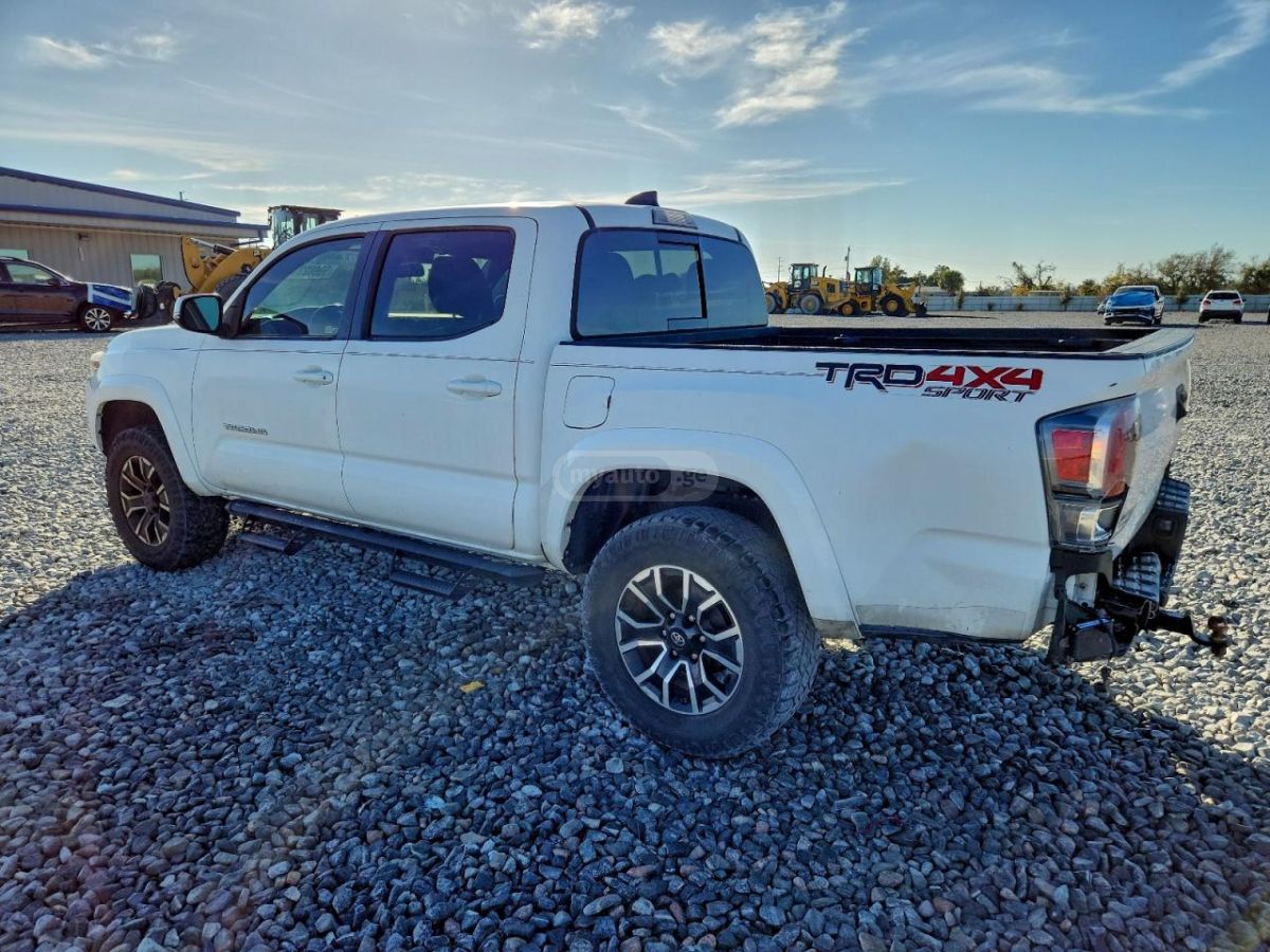 Toyota Tacoma 2020 — photo 2