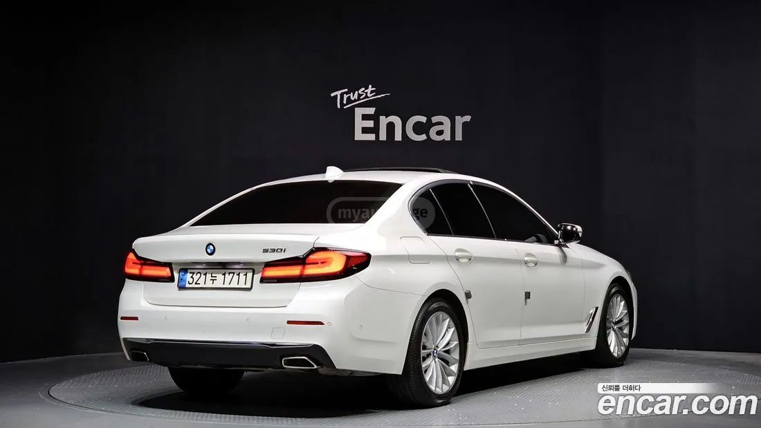 BMW 550 2021 — photo 2