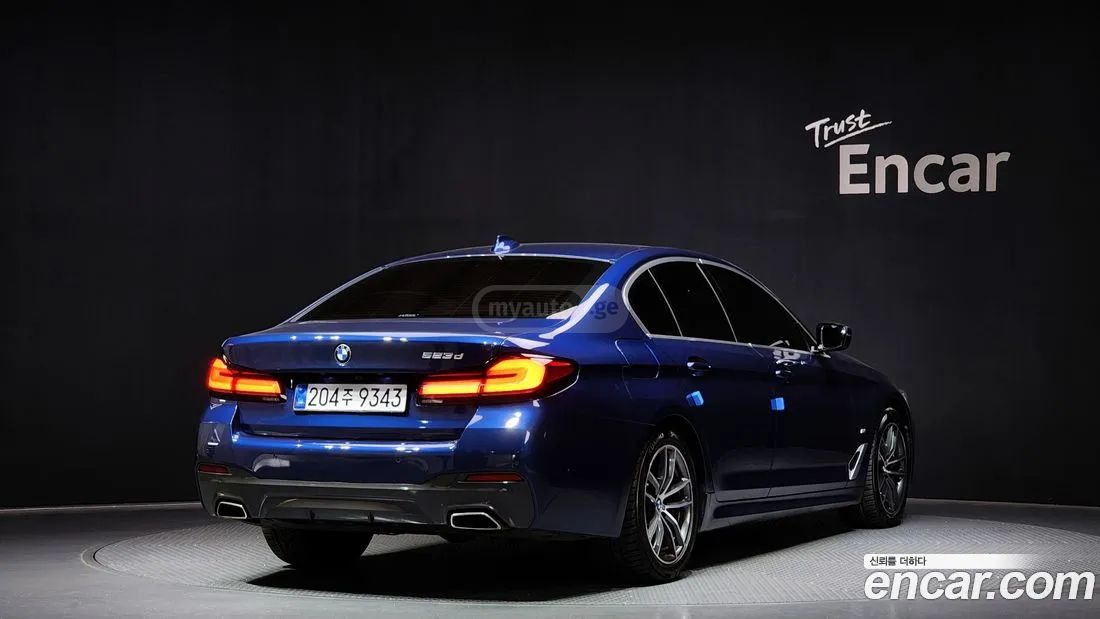 BMW 550 2021 — photo 2