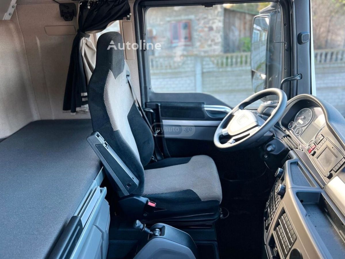 Isuzu TGX 2019 — photo 2