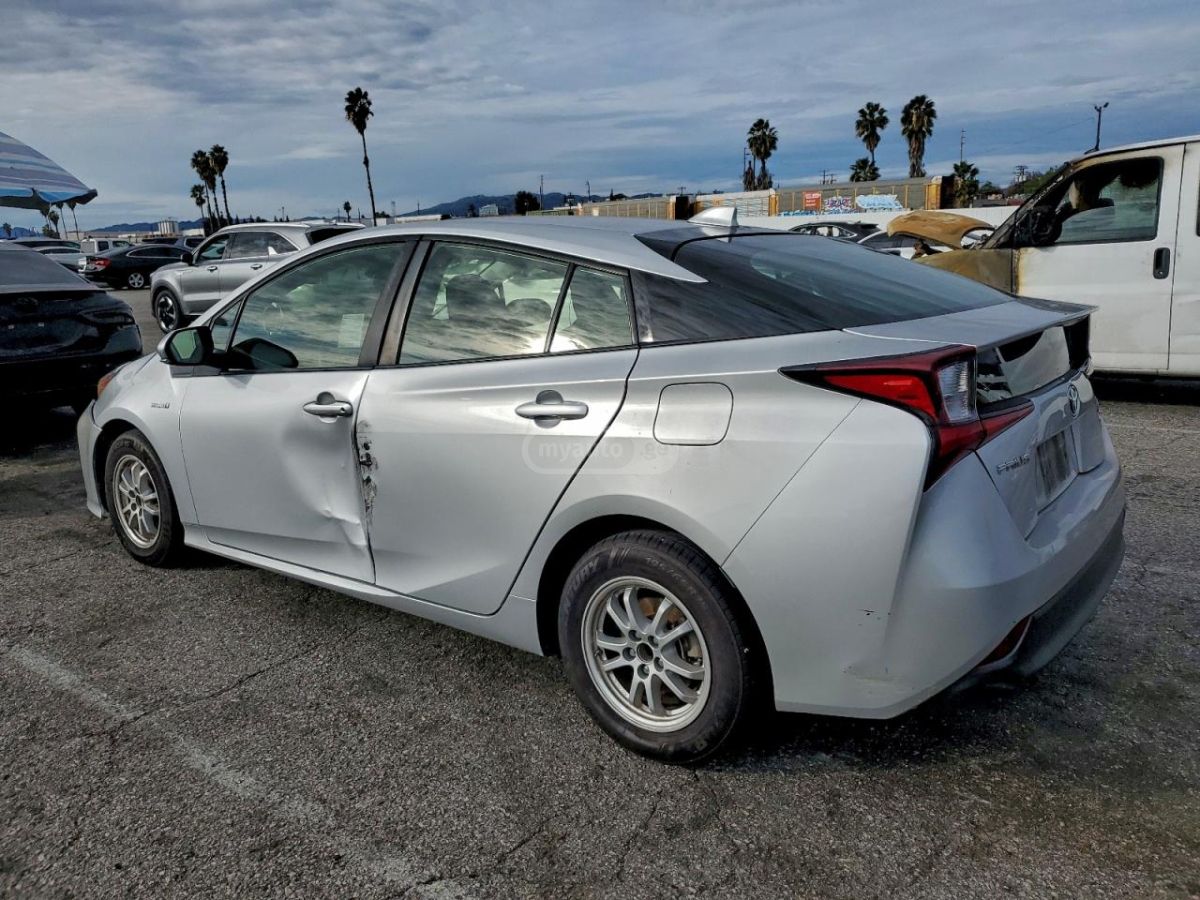 Toyota Prius 2021 — photo 2