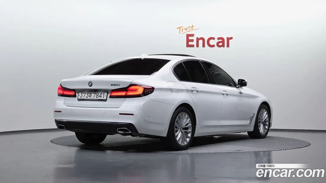 BMW 550 2021 — photo 2
