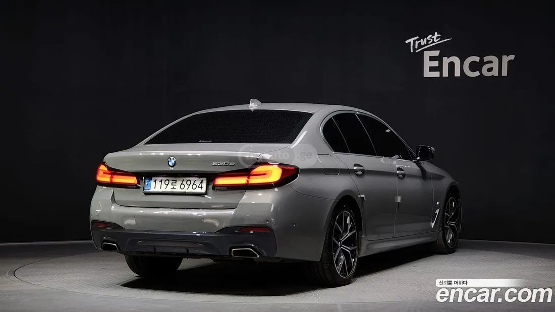 BMW 550 2021 — photo 2