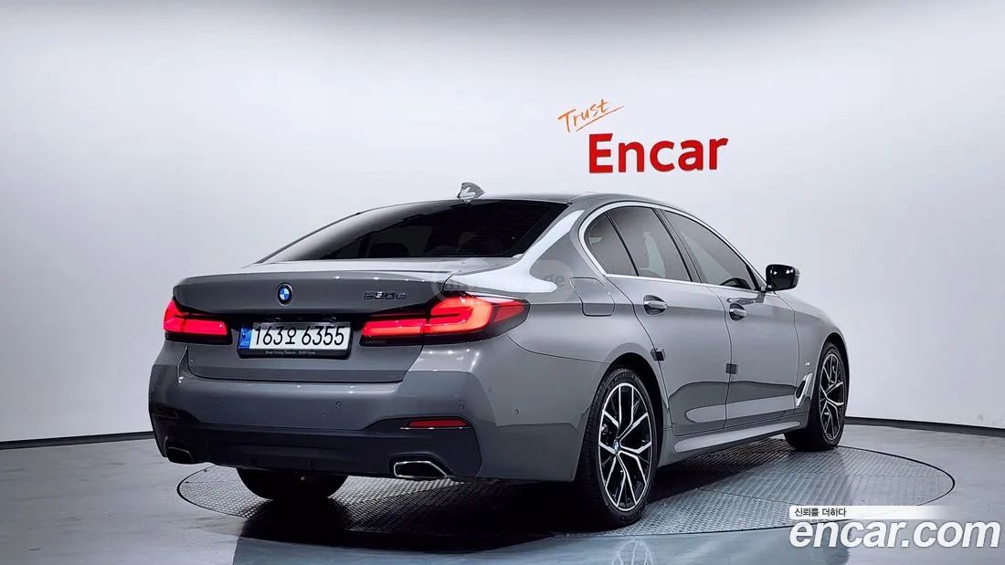BMW 550 2021 — photo 2