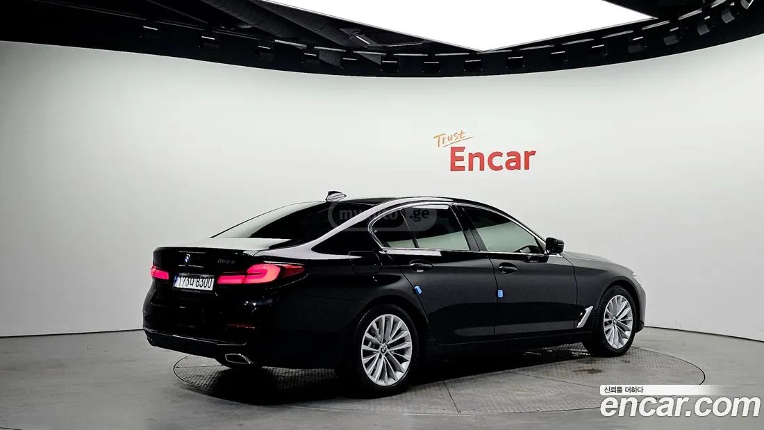 BMW 550 2021 — photo 2
