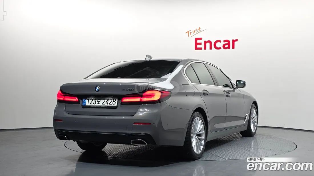 BMW 550 2021 — photo 2