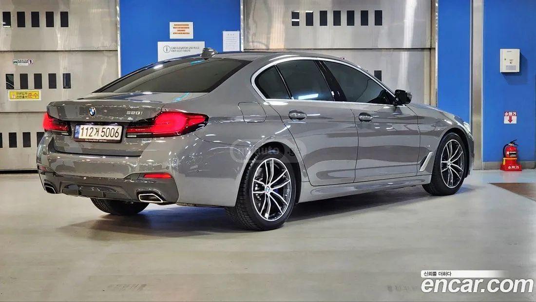 BMW 550 2022 — photo 2