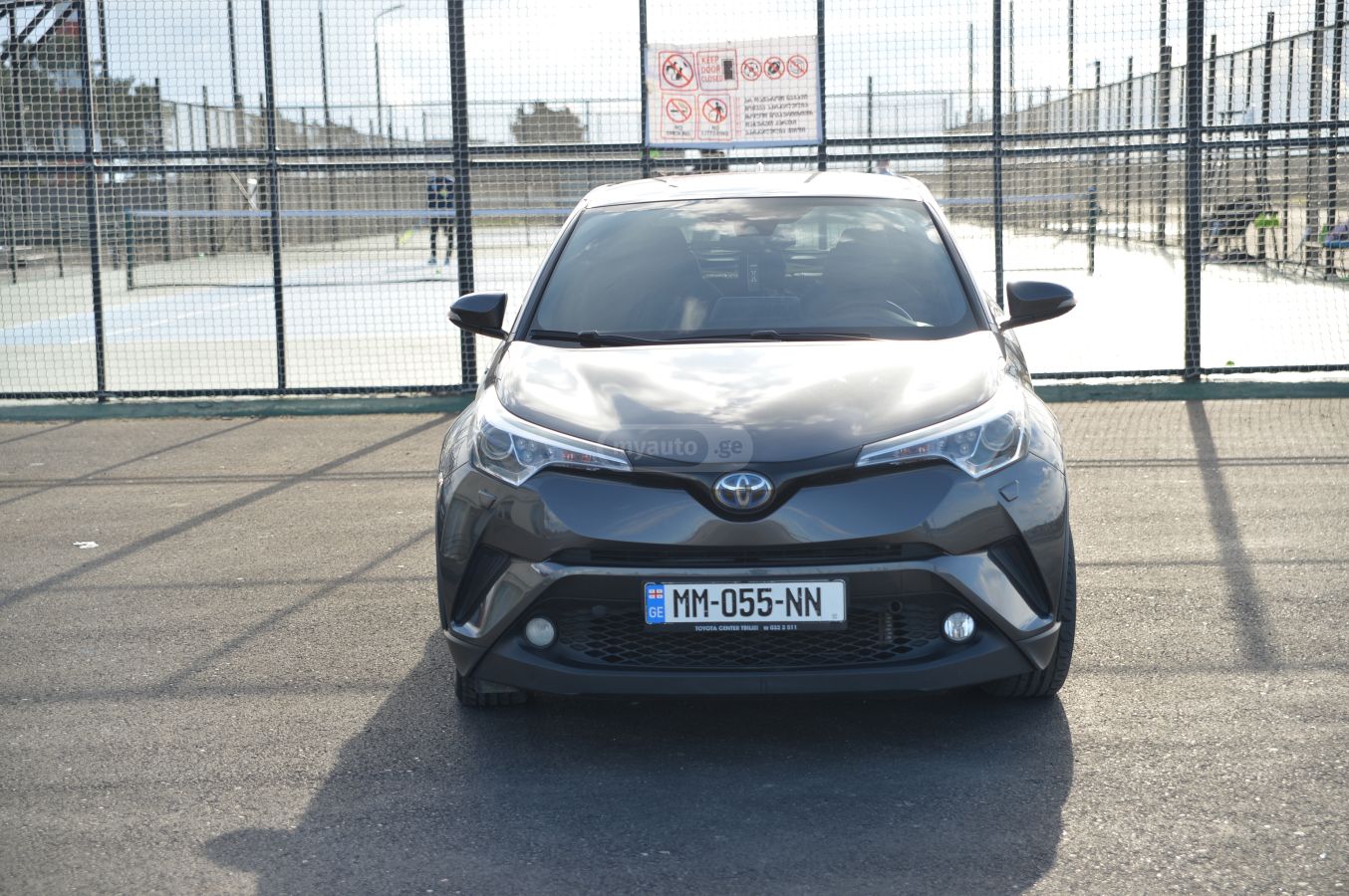 Toyota C-HR 2019 — photo 2