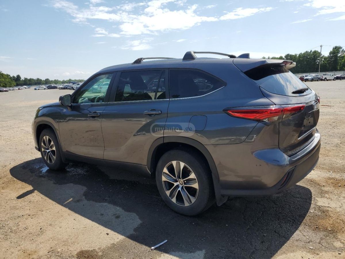 Toyota Highlander 2023 — photo 2