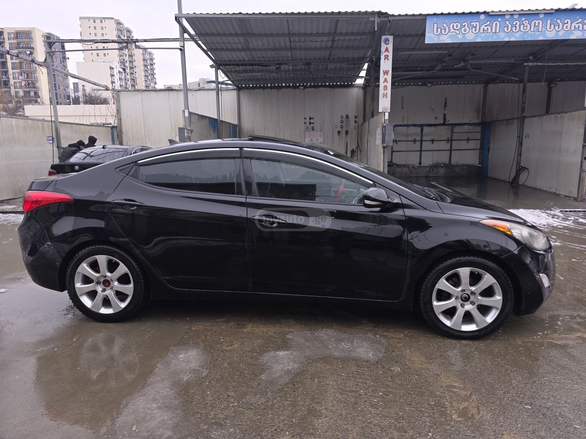 Hyundai Elantra 2011 — photo 2