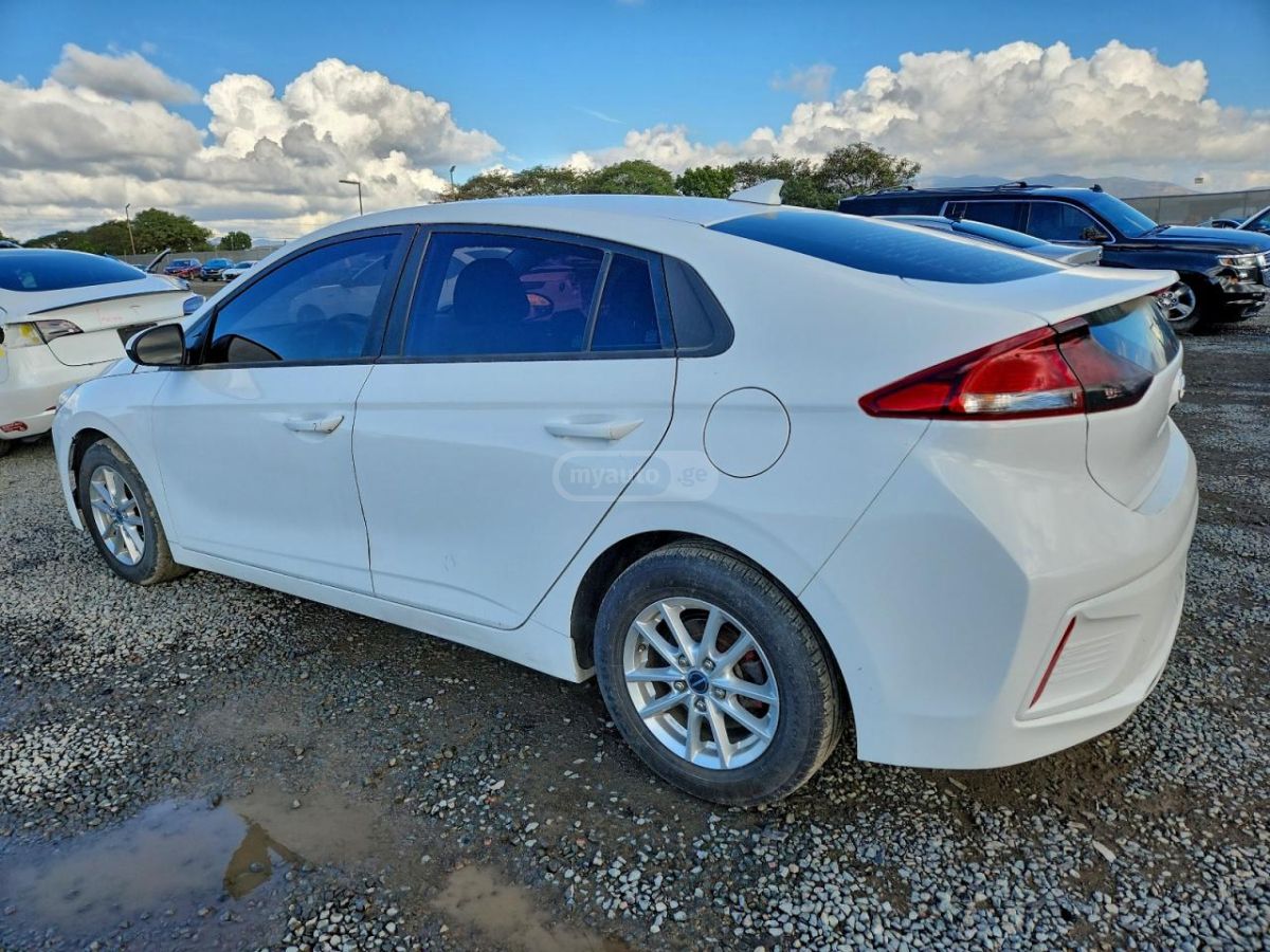 Hyundai Ioniq 2020 — photo 2