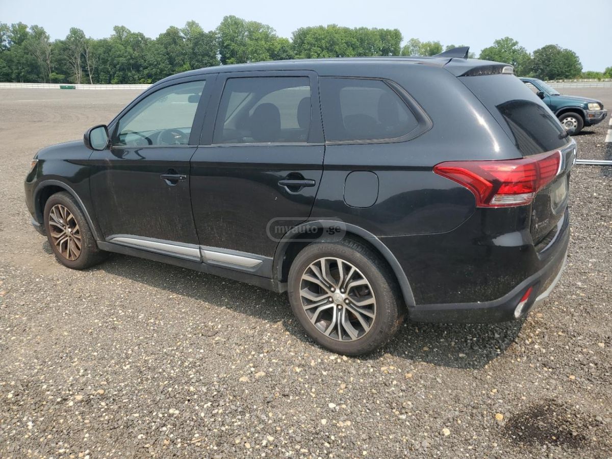 Mitsubishi Outlander 2018 — photo 2