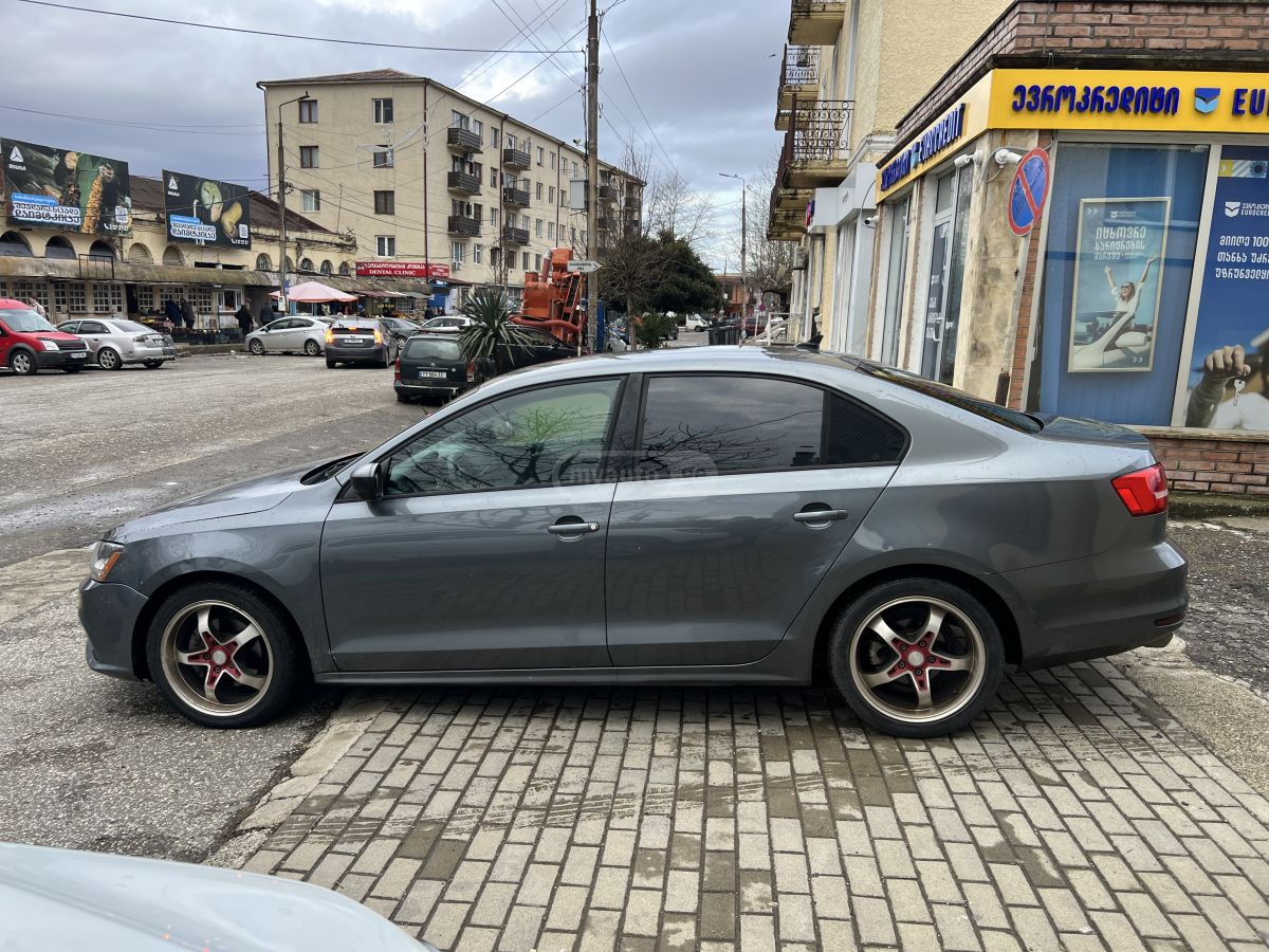 Volkswagen Jetta 2015 — photo 2