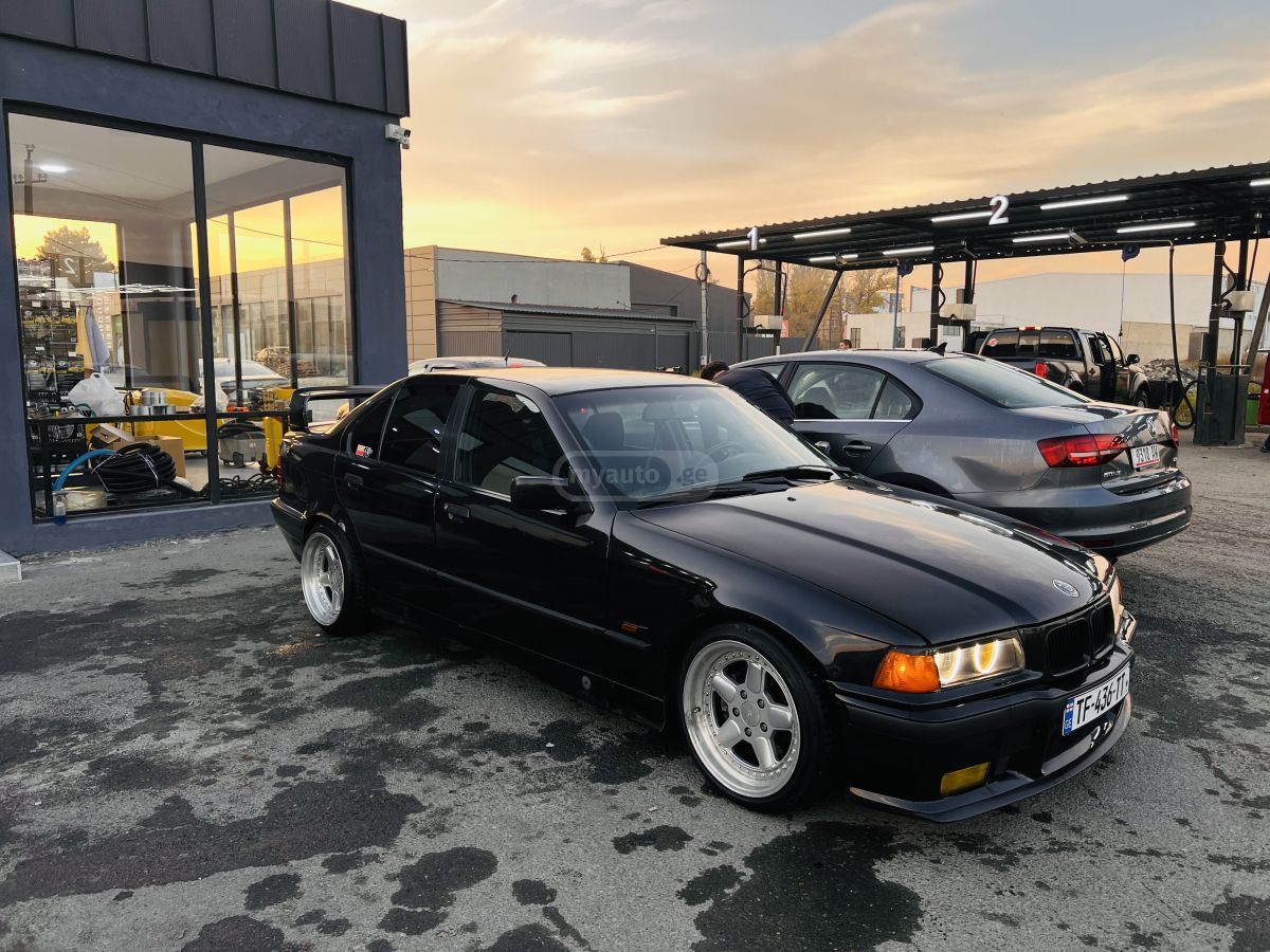 BMW 325