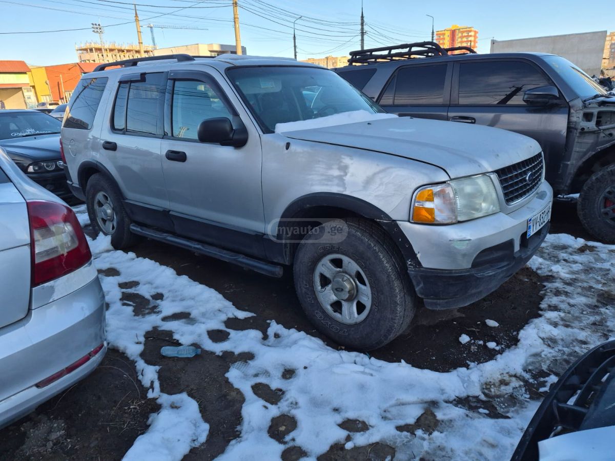 Ford Explorer 2003 — photo 2