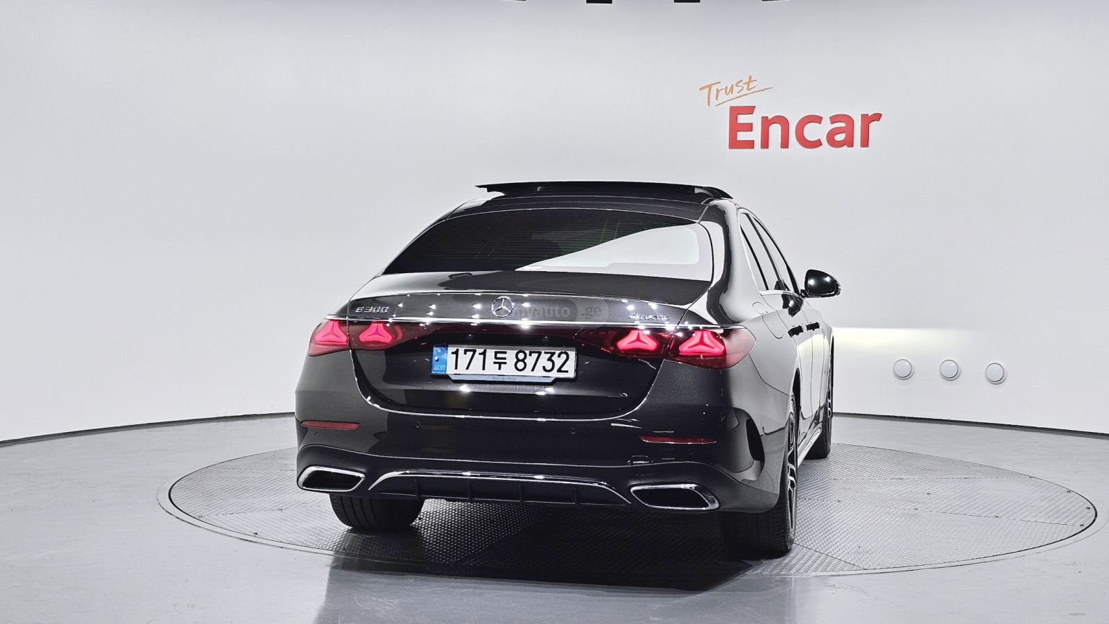 Mercedes-Benz E 300 2024 — photo 2